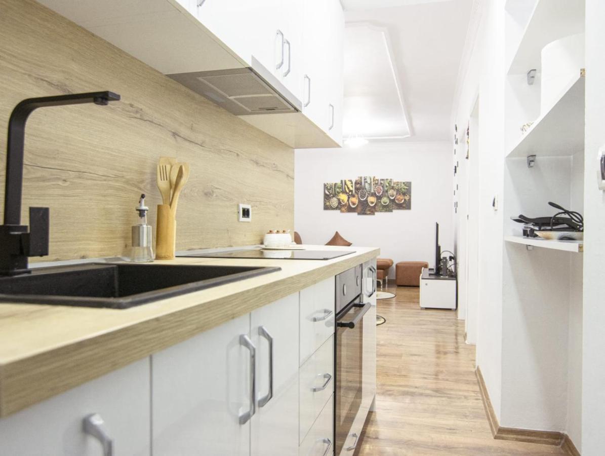 Dea's Center Apartment Tirana